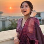 Shweta Tripathi Instagram - Sun aur main, dono set ✅ Beauty & mane magic @sofiexhmu___ 📸 by my ⭐️ @hriyamarfatia @netflix_in @bhansaliproductions #Heeramandionnetflix #Premiernight #SustainableSundari 👸🏽✨