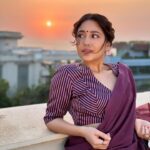 Shweta Tripathi Instagram - Sun aur main, dono set ✅ Beauty & mane magic @sofiexhmu___ 📸 by my ⭐️ @hriyamarfatia @netflix_in @bhansaliproductions #Heeramandionnetflix #Premiernight #SustainableSundari 👸🏽✨