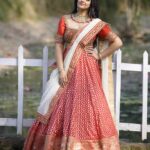Shyamala Instagram - Esari #sankranthi mamuluga undadhu. Stay tuned to @zeetelugu to experience the festive vibe . #Styled by @impriyankasahajananda Outfit @manasareddy_label Jewlry @kushalsfashionjewellery #styledbypriyankasahajananda Makeup : @vinod_bridelmakeupartist Hair : @elegantbridalmakeovers 📸: @paulino_pictures