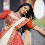 Shyamala Instagram - Esari #sankranthi mamuluga undadhu. Stay tuned to @zeetelugu to experience the festive vibe . #Styled by @impriyankasahajananda Outfit @manasareddy_label Jewlry @kushalsfashionjewellery #styledbypriyankasahajananda Makeup : @vinod_bridelmakeupartist Hair : @elegantbridalmakeovers 📸: @paulino_pictures
