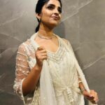 Shyamala Instagram - Who needs colours …? When we look fabulous in #white . #favcolor Styled by : @impriyankasahajananda Outfit : @aaliyadeeba_official Jewellery : @anyas_2020 Makeup : @vinod_bridelmakeupartist Hair : Chandu