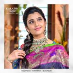 Shyamala Instagram - Deepthi Ganesh x Kalasha Fine Jewels Ft. @syamalaofficial Outfit by : @deepthiganeshlabel . Get magnificently crafted jewels for all your Special occasions from @kalasha_finejewels . DM for more details Shop over video call . . #kalashafinejewels #kalasha #trustedlegacy . . . #diamondjewellery #goldjewellery #jadaujewellery #templejewellery #bridaljewellery #indianbride #indianjewellery #telugubrides #tamilbrides #pellikuthuru #celebritywedding #southindianjewellery #teluguwedding #indianjewelry #bridalwear #polkijewellery #collectionlaunch #finejewelry #india #celeb #collab #diwali