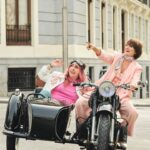 Silvia Abril Instagram - Hace unos días celebramos el 25 aniversario de @mujerhoy ❤️😍 Tenéis la anécdota de cómo descubrí la revista y donde estaba hace 25 años en su perfil. ¡Gracias por tanto, Mujer Hoy! Y que vengan otros 25 años más ✨ @percebesygrelos y yo para celebrarlo dimos una vuelta por la ciudad ¿y tú te montarías conmigo en un Sidecar?