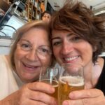 Silvia Abril Instagram - Aquí la MADRE y todo el séquito de madres al q tú has dado luz, gracias MAMA por todo , gracias y más gracias por darnos la vida y enseñarnos a ser la mejor versión de tí. Mujer tierna, amorosa, divertida, fuerte y flexible, alegre y mandona, bondadosa y generosa. Eres INSPIRACIÓN y TE AMOOOOOO aunque no te llame cada día, TE AMO!!!! FELIZ DÍA DE LA MADRE, MAMA!!! Y este año con una madre más en la família!!! BENVINGUDA @meritxell_abril !