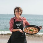 Silvia Abril Instagram - La família de Ca la Nuri em van proposar apadrinar el seu arròs solidari d’aquest any i jo no ho vaig dubtar un segon, estic encantada amb aquesta meravellosa iniciativa. Així que cada vegada que demaneu en qualsevol dels seus restaurant (Ca la Nuri, Xiroi) l’arròs apadrinat per mi... que, per cert, està DELICIÓS, estareu col·laborant amb l’ONG YAMUNA amb la que Andreu i jo estem fent-ho des de fa ja més de deu anys. Gaudeix d’un arròs ben bo i uneix-te a la nostra causa. Més de 400 nens escolaritzats i trets del carrer juntament amb les seves mares a Madagascar. La familia de ca la nuri me propusieron apadrinar su arroz solidario de este año y yo no lo dudé un segundo, estoy encantada con esta maravillosa iniciativa. Así q cada vez q pidáis en cualquiera de sus restaurante ( ca la nuri, xiroi ) el arroz apadrinado por mí…q por cierto está DELICIOSO, estaréis colaborando con la ong YAMUNA con la q andreu y yo estamos haciéndolo desde hace ya más de 10 años. Disfruta de un arroz bien rico y únete a nuestra causa. Más de 400 niños escolarizados y sacados de la calle junto con sus madres en madagascar.