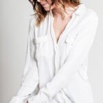 Silvina Luna Instagram - Cuando somos capaces de cambiar esos “Tengo que” por los “quiero” nos empoderamos. Soltamos la exigencia y nos hacemos responsables de nuestra propia voluntad. ¿Cuáles son esos “tengo que” que hoy elegís cambiar por lo que de verdad querés? 🤍
