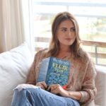 Silvina Luna Instagram - 2020 - AÑO DE TRANSFORMACIÓN Me considero una aprendiz de la vida, y en este camino he vivido eventos que me han llevado a un camino de autoconocimiento, búsqueda y superación. Ahí me encontré también siendo un puente. Así nació @simpleyconsciente, una plataforma de experiencias vinculadas al autoconocimiento y el bienestar. Un proyecto personal que comenzó hace muchos años y encontró su forma en este 2020 tan particular. Simple y Consciente es una comunidad en la que nos acompañamos en este camino de búsqueda y que quieran autoconocerse, encontrarse. Acercando herramientas para conectar con distintos referentes espirituales y del desarrollo personal, realizando retiros, workshops y experiencias personalizadas. El propósito de este proyecto es transformar para vivir una vida consciente y crear un mundo más amable y lleno de amor para trascender en el tiempo e impactar en las próximas generaciones. Aportando a un cambio universal. CAMBIAMOS NOSOTROS, CAMBIA NUESTRO ENTORNO, ¡CAMBIA EL MUNDO...!