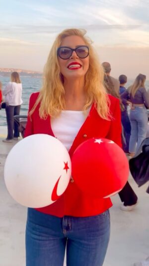 Simge Selçuk Instagram - 🇹🇷🇹🇷🇹🇷🇹🇷🇹🇷💯💯💯💯💯🎉🎉🎉🎉🎉