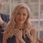 Simge Selçuk Instagram - Bazen güvenir seversin,, alkışlar desteklersin, gülümsediğin kişinin arkandan ne oyunlar çevirdiğini bilmezsin… #neboş #nebahat #kardeşlerim #cumartesiklasiği #atv #ngmyapım Reppst from @simgeily ❤️🙏👏