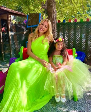 Simge Selçuk Instagram - 💕🧿💚🧚 BİTANEM BÜTÜN GÜZELLİKLER SENİN. OLSUN. HEP MUTLU OL GÜZEL KIZIM ❤️