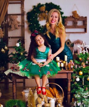 Simge Selçuk Instagram - 🥰 Kendinizi ve çevrenizdeki herşeyi çok sevdiğiniz bir yıl olsun. Mutlu yıllar🎉🎉🎉 📸 : @lea.babystudio