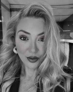 Simge Selçuk Instagram - 🖤🤍