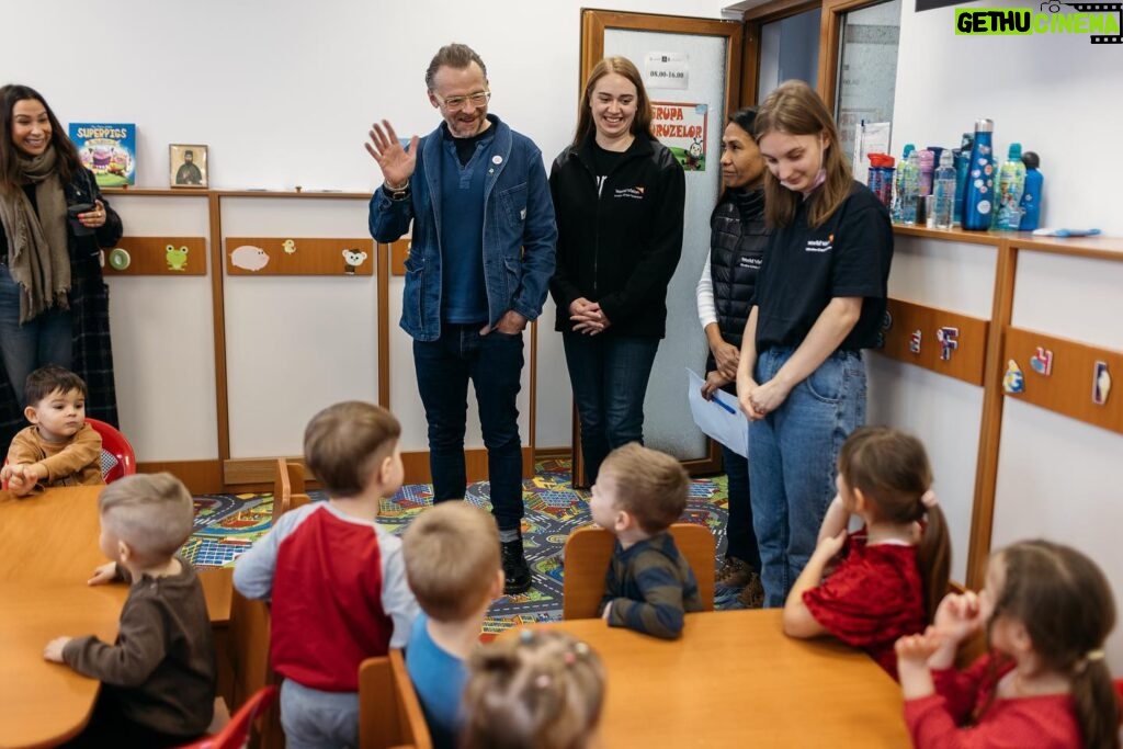 Simon Pegg Instagram - A few images from my trip to Bucharest as an ambassador for @oxfamgb to see how funds raised by the @disastersemergencycommittee are being put to amazing use. The British public raised an astonishing £400m in aid of the Ukrainian refugee crisis. On behalf of the DEC, Oxfam and the other charity organisations working with DEC funding, a massive thank you. In these troubling times, it’s good to know that human beings are capable of such love and compassion. ❤️🇺🇦 #ukraine #ukrainewar #oxfam #dec #refugees #refugeecrisis #regugeeswelcome #refugeestories #jrs #cafod #worldvision