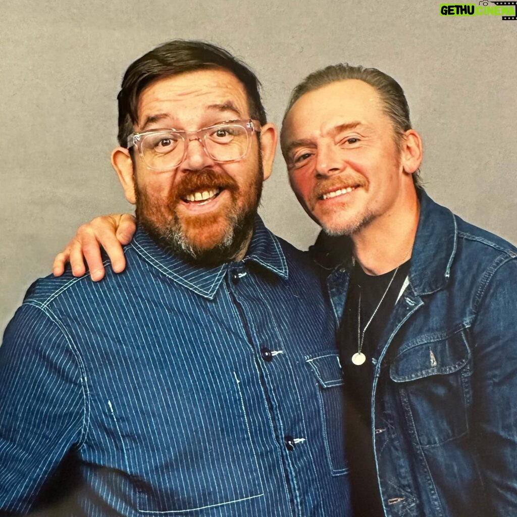 Simon Pegg Instagram - It’s so funny who you bump into at these Cons! @comicconlpool @simonpegg