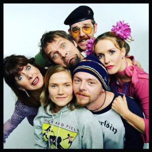 Simon Pegg Instagram - A little seen alternative promo shot from the second (and FINAL) series of Spaced. Love these people with all my heart. 👽❤️