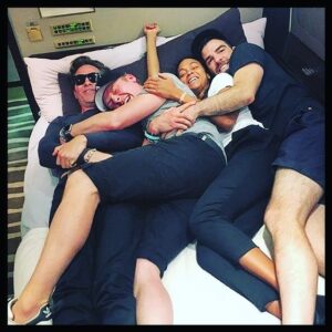 Simon Pegg Instagram - What happens on the Star Trek Beyond press tour, stays on the Star Trek Beyond press tour. Flying to China with my Starfleet fam in 2016. ❤️🖖🏻