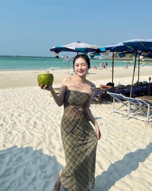 Siriamol Onkoon Instagram - 🌴🥥🌊