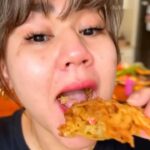 Sissy Prescillia Instagram - ✨ Bakwan Indomie ✨ • 1 bungkus indomie goreng jumbo • 1 butir telur • 4 sdm tepung terigu  • Kol, wortel, daun bawang, seledri, cabe rawit • 1/4 sdt kaldu bubuk • 1/4 sdt garam Jangan lupa tag gue kalo di recook ya buibu 💖 #MamaSissy #MomDaily #masak #Menu #recipe #Simple #fun #info #Cook #recook #food #menuviral #Reels #sederhana #Kuliner #nusantara #kreasi #Indomie #Indonesia #Instagood #instafood
