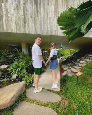 Sissy Prescillia Instagram - ✨Edisi kangen Bapak @rifato !!! ✨

Padahal gak kemana-mana,cuma kok ya kalo si Bapak lagi sibuk guenya kecarian aja 😌 

Gitu gak sih ibu-ibu?😆😆😆

#Kangen #suami #love #momanddad #happy #couple #photography #ootd #instagood #instagram