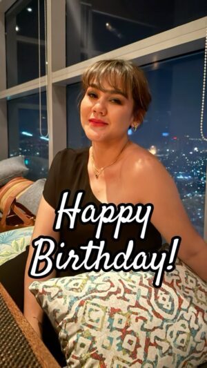 Sissy Prescillia Instagram - ✨SURPRISED✨

Mata belum buka betul tapi air mata deras betul 🥰

#birthday #surprise #sahur #video #vlog #content #happy #reels #instagram #instagood