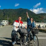 Sissy Prescillia Instagram - Mendaki gunung lewati lembaaaaahhh~ sungai mengalir indah ke samudraaa~ bersama bapak, berduaaaaannn.. 🚲🥷✨
