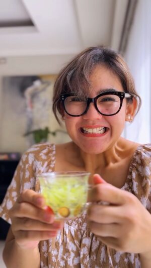 Sissy Prescillia Instagram - ✨SAVE DULU AJA ✨

Es kuwut melon! Kalo mau diganti sirup melonnya juga gapapa 🍏🍎🍐🍊🍋 Awas ngiler tapi ya 🤭

#MamaSissy #Menu #rekomen #resep #bukapuasa #sederhana #menusederhana #simple #cooking #homecooking #fun #video #reelstrending