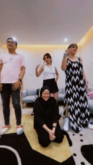 Sissy Prescillia Instagram - ✨Yang masih inget dancenya coba ☝🏻☝🏼☝🏽

#AADC #Indonesian #movie #nostalgia #2000s #dance #video #viral #viralreels #memories #instagood #instagram #weekend #weekendvibes #happy #adaapadengancinta #dancechallenge