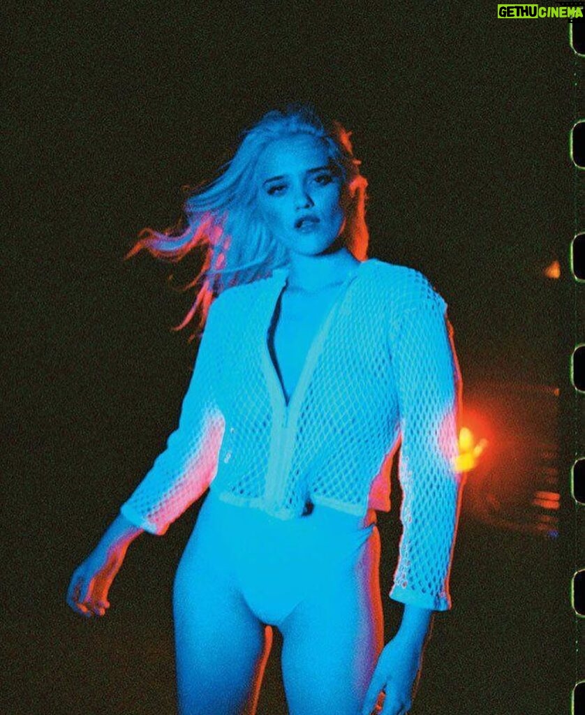 Sky Ferreira Instagram - Now Representing: Sky Ferreira Sky Ferreira is the multi-dimensional artist who co-wrote and executive produced her debut album, Night Time, My Time, and made her acting debut in 2010’s Putty Hill and has appeared in film and television projects such as Baby Driver (2017), David Lynch’s Twin Peaks: The Return (2017), Lords of Chaos (2018) and Reptile (2023).