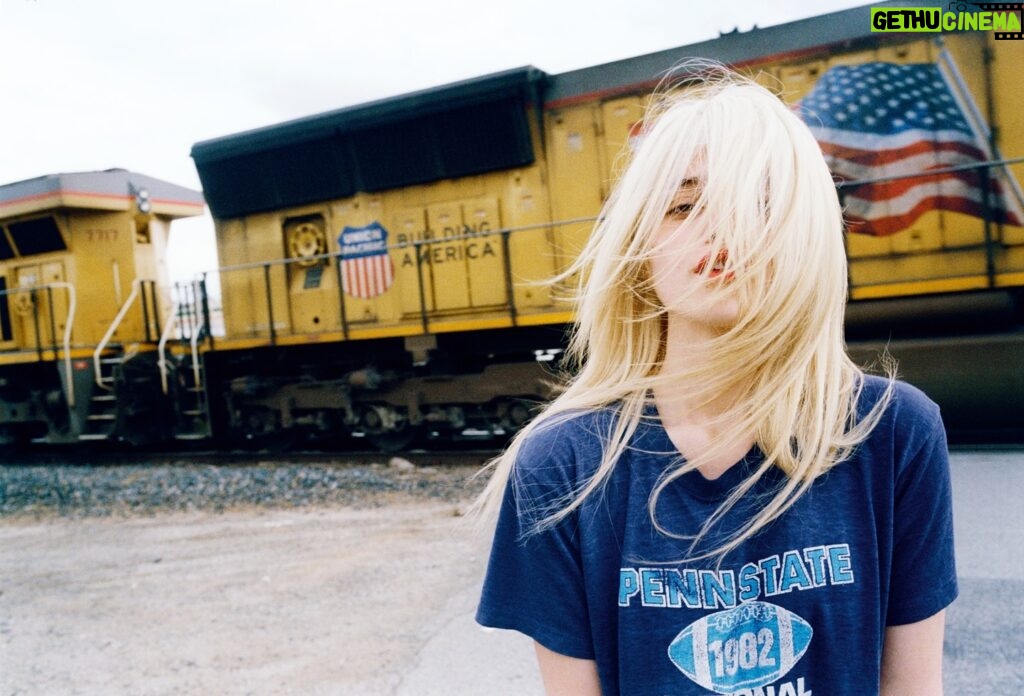 Sky Ferreira Instagram -