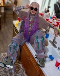 Snow Tha Product Instagram - ando chillin 😎
