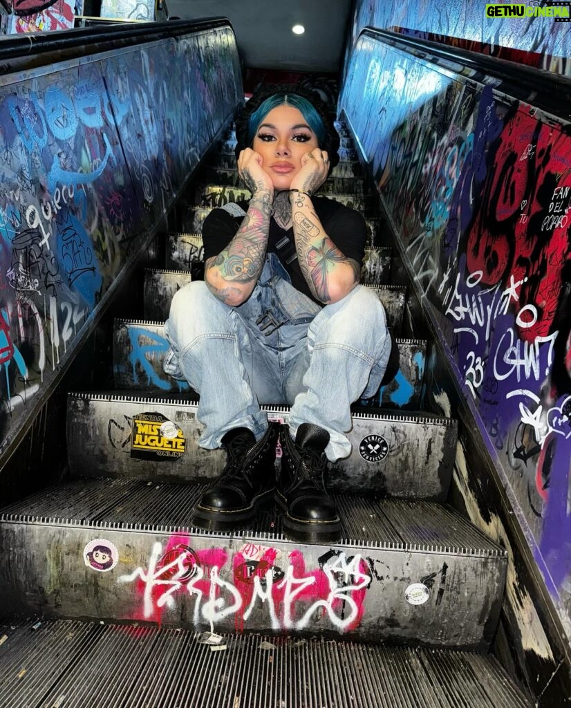 Snow Tha Product Instagram - ME LA ESTOY PASANDO SUPER EN ARGENTINA!!!!!🇦🇷🥰🥰🥰🥰 PERO EL LOOK ES EL LOOK… 🤣🤣 ! nieve briefs out now 👅❄️👅❄️👅❄️