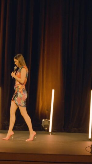 Sofía Niño de Rivera Instagram - Míranos ahora. #standup #improv 

La gira sigue!! Boletos en mi BiO