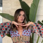 Sofía Suescun Instagram - CUÁNTOS € CUESTA MI RUTINA DE SKIN CARE MAKE UP Qué diríais? Hay una mezlca entre productos caros y otros muy asequibles. *falta una parte que me he comido de: polvos matificantes givenchy 50€ y una bruma fijadora de Makeup Forever que utilizo siempre de 34,99€ por tanto la suma total es la que veis menos 84,99€ Es una suma alta pero hay productos que duran mucho como la paleta de sombras o los polvos bronceadores, además del buenísimo resultado que dan. Habéis probado alguno de ellos?