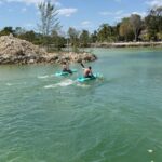 Sofía Suescun Instagram – Hoy ha sido MUY TOP 
Tirolina sobre laguna con cocodrilo, victoria una vez más en kayak contra mi hermano, baño en cenote y vuelta en quads sobreviviendo al polvo 😉

Pedazo excursión! @xplora_riviera