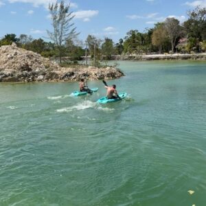 Sofía Suescun Instagram - Hoy ha sido MUY TOP 
Tirolina sobre laguna con cocodrilo, victoria una vez más en kayak contra mi hermano, baño en cenote y vuelta en quads sobreviviendo al polvo 😉

Pedazo excursión! @xplora_riviera