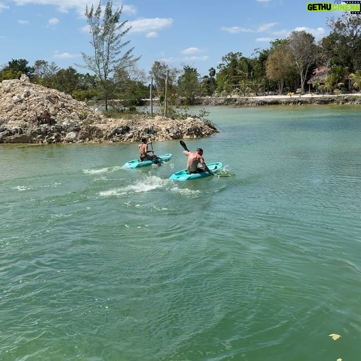 Sofía Suescun Instagram - Hoy ha sido MUY TOP Tirolina sobre laguna con cocodrilo, victoria una vez más en kayak contra mi hermano, baño en cenote y vuelta en quads sobreviviendo al polvo 😉 Pedazo excursión! @xplora_riviera
