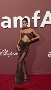 Sofia Nikitchuk Instagram - ✨ @amfar total look @ysl