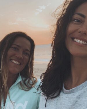 Sofia Ribeiro Instagram - De todas as sortes que tenho na vida, uma delas é ter-te por perto. Mas desconfio que não nos vemos tanto quanto deveríamos! Porém o nosso amor é sólido e contigo aprendi que o respeito pela liberdade e diferença, é uma escolha diária. 
Tenho muito orgulho em ti. Na tua história, nas tuas lutas, nas vitórias. Orgulho da profissional competente e dedicada que és. Orgulho da filha, irmã, amiga e madrinha incondicional. 
Acima de tudo, orgulho da mulher que não baixa os braços e dá a volta por cima, mesmo quando a vida empurra para baixo.

Parabéns amor, que este ano que começa agora para ti, te traga a paz de alma que tanto mereces e precisas. 

Os 50 são os novos 30 ;) Dançaremos juntas por esta vida fora!