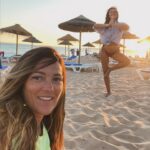 Sofia Ribeiro Instagram - De todas as sortes que tenho na vida, uma delas é ter-te por perto. Mas desconfio que não nos vemos tanto quanto deveríamos! Porém o nosso amor é sólido e contigo aprendi que o respeito pela liberdade e diferença, é uma escolha diária. Tenho muito orgulho em ti. Na tua história, nas tuas lutas, nas vitórias. Orgulho da profissional competente e dedicada que és. Orgulho da filha, irmã, amiga e madrinha incondicional. Acima de tudo, orgulho da mulher que não baixa os braços e dá a volta por cima, mesmo quando a vida empurra para baixo. Parabéns amor, que este ano que começa agora para ti, te traga a paz de alma que tanto mereces e precisas. Os 50 são os novos 30 ;) Dançaremos juntas por esta vida fora!