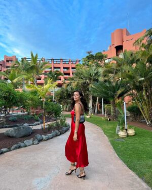 Sofia Ribeiro Instagram - Hola Tenerife 💃🏻
Mini pausa nas gravações para vir recarregar a bateria e conhecer o novo hotel do grupo Tivoli .
Btw é muito bonito, os restaurantes estão a cargo do Olivier e fica a 2:30 de Lisboa . 

@tivolilacaletatenerife 
@tivolihotels @olivierrestaurants