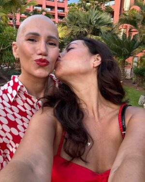 Sofia Ribeiro Instagram - Hola Tenerife 💃🏻
Mini pausa nas gravações para vir recarregar a bateria e conhecer o novo hotel do grupo Tivoli .
Btw é muito bonito, os restaurantes estão a cargo do Olivier e fica a 2:30 de Lisboa . 

@tivolilacaletatenerife 
@tivolihotels @olivierrestaurants