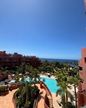 Sofia Ribeiro Instagram - Hola Tenerife 💃🏻
Mini pausa nas gravações para vir recarregar a bateria e conhecer o novo hotel do grupo Tivoli .
Btw é muito bonito, os restaurantes estão a cargo do Olivier e fica a 2:30 de Lisboa . 

@tivolilacaletatenerife 
@tivolihotels @olivierrestaurants
