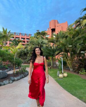 Sofia Ribeiro Instagram - Hola Tenerife 💃🏻
Mini pausa nas gravações para vir recarregar a bateria e conhecer o novo hotel do grupo Tivoli .
Btw é muito bonito, os restaurantes estão a cargo do Olivier e fica a 2:30 de Lisboa . 

@tivolilacaletatenerife 
@tivolihotels @olivierrestaurants