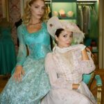 Sofia Scalia Instagram - Anche Madame Sofì de Framboise vi aspetta con la sua amica Divina su @primevideoit con la nuova stagione di “La famiglia Reale “ 👑💖 #lafamigliareale #adv