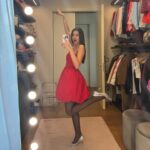 Sofia Scalia Instagram - Mi piace questa cosa che negli ultimi giorni indosso solo vestiti rossi e luccicanti !✨❤️ Vestitino rosso stupendo @ateliereme Scarpe luccicanti pazzesche @lesilla Un grazie speciale alla mia stylist @teclaturiaco ❤️