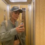 Sofia Viscardi Instagram - quelle nell’ultima foto sono le mie scarpe sotto cassa