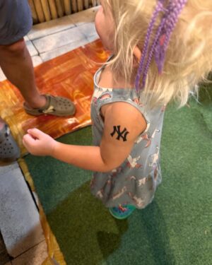 Sofie Linde Instagram - Vi har hygget os. Vi har skændtes. Vi er blevet gode venner igen. Vi har sovet lur og vi har sovet hele natten. Vi har snorklet. Vi har fået nye venner. Og vi har det stadig skide alletiders ❣️