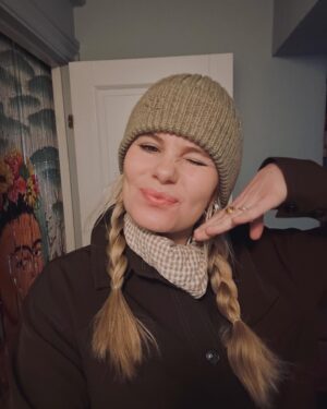 Sofie Linde Instagram - Kolde kinder, syge børn, fis, gaveshopping og julefrokost. Det’ sørme, det’ sandt, december 🎄 
• Reklame // tags