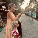 Sofie Linde Instagram - Vi har hygget os. Vi har skændtes. Vi er blevet gode venner igen. Vi har sovet lur og vi har sovet hele natten. Vi har snorklet. Vi har fået nye venner. Og vi har det stadig skide alletiders ❣️