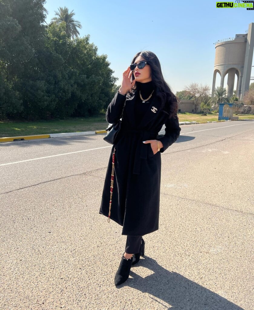 Soheir Salah Instagram - Black 🖤 شنو لونكم المفضل ؟